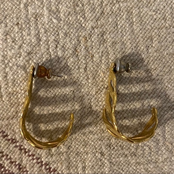Vintage Swirl Gold Tone Earrings 1” - Picture 7 of 8